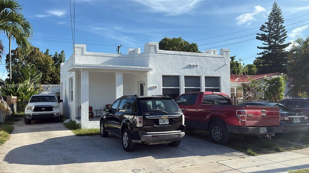 Foto del edificio - 2970 SW 13th St