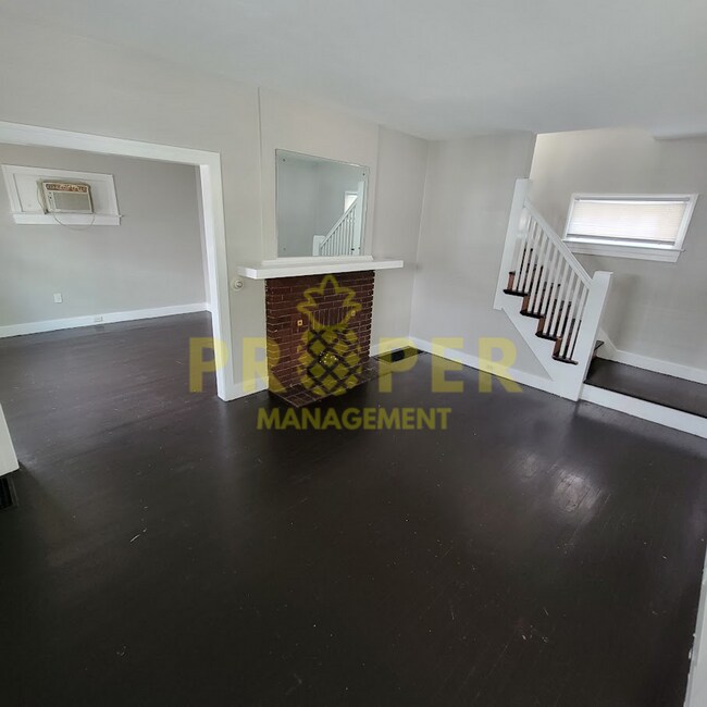 Building Photo - 2 bedrooms 1 bathroom house