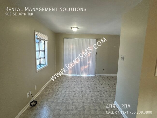 Building Photo - 909 SE 36th Terrace