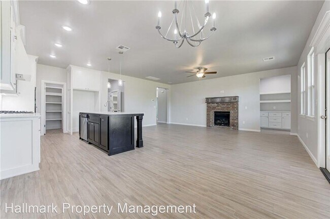 Building Photo - 4 br, 2.5 bath House - 11021 NW 20th Street