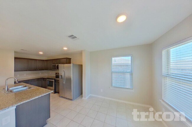 Foto del edificio - 1002 Meadow Wood Ln