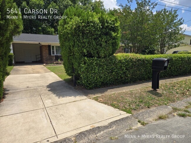 Foto del edificio - 5641 Carson Dr