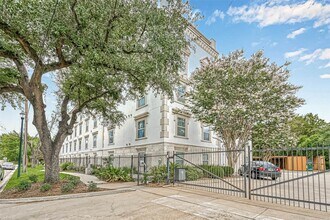 Building Photo - 3501 Chenevert St