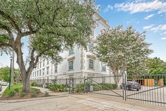 Building Photo - 3501 Chenevert St