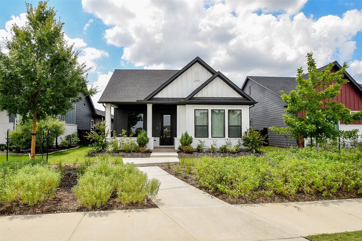 Primary Photo - 15247 Parkland Canyon Dr