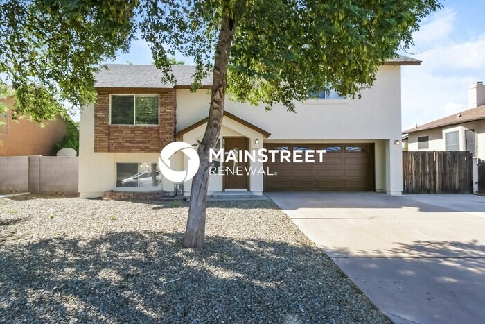 Foto principal - 4 Bedroom Pet-Friendly Home in Phoenix, AZ...