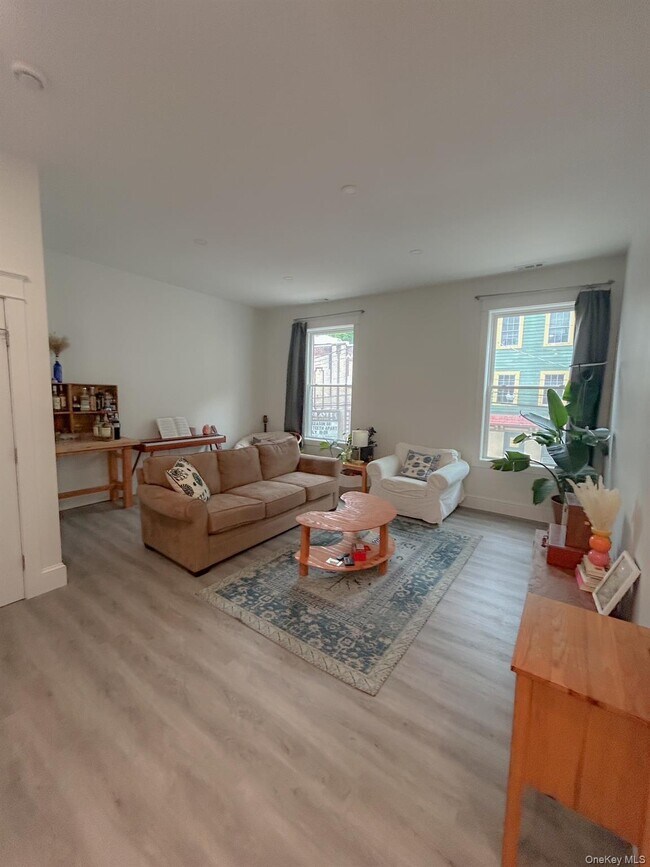 Foto del edificio - 2676 W Main St