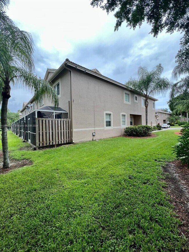 Foto del edificio - 2177 Salerno Cir