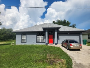 Building Photo - 442 SE 36th Terrace