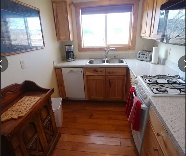 Foto del edificio - Fully Furnished Western Apartment Near Columbus