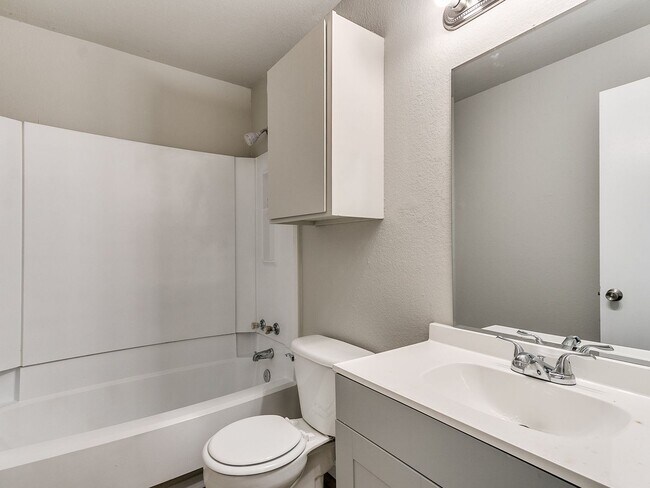 Foto del edificio - Updated 3 Bedroom, 2 Bathroom Duplex in the Heart of Broken Arrow!