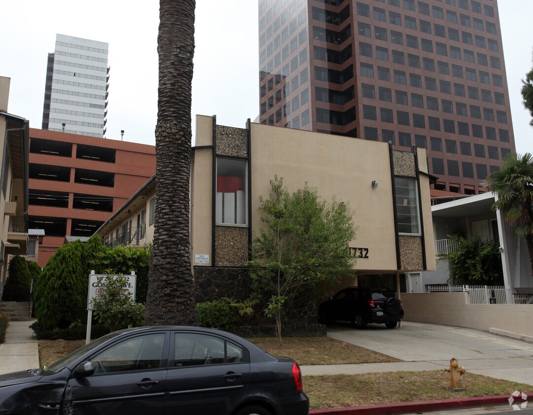 Building Photo - 11732 Goshen Ave