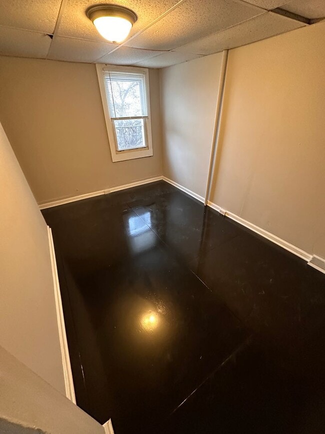 Building Photo - Recently Remodeled 2bd Home In East York!