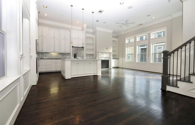 Foto del edificio - 2114 Bidwell Dr