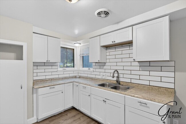 Foto del edificio - $1,350 - 3 Bed / 1 Bath  Home