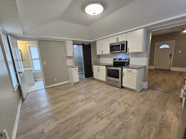 Building Photo - Beautifully Renovated 4 Bedroom Home w/ 2 ...