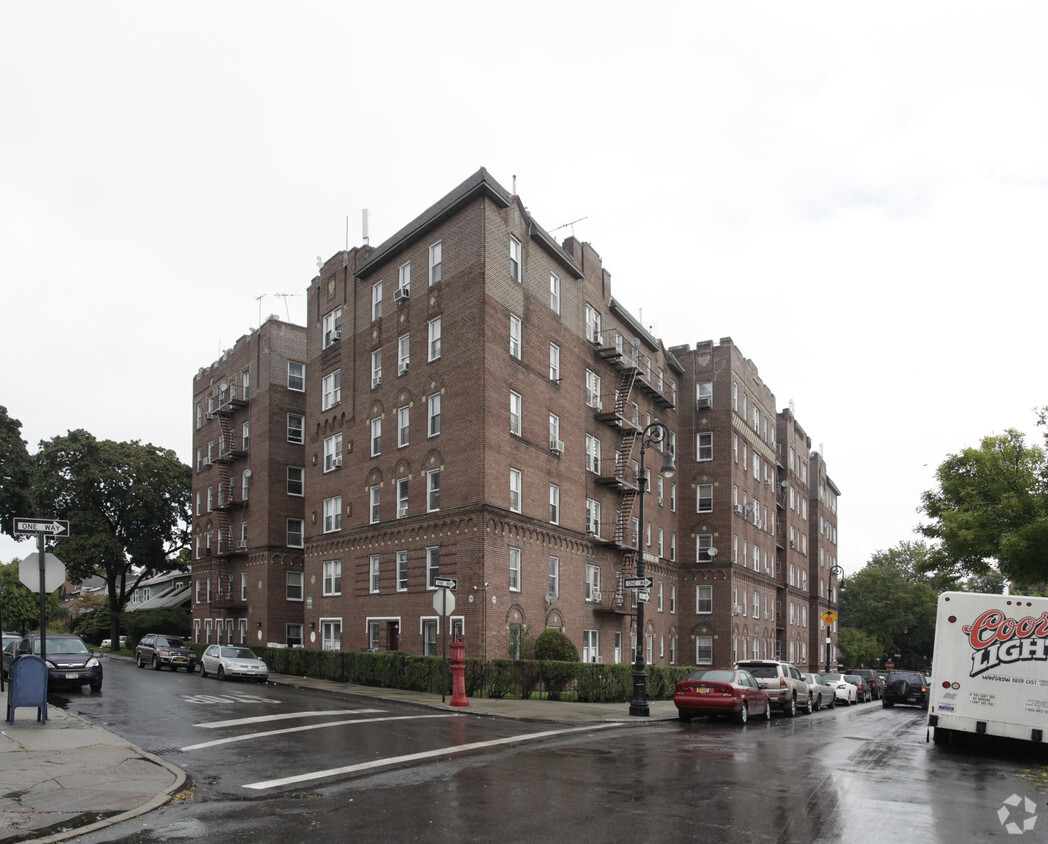 Primary Photo - 580 E 17th St