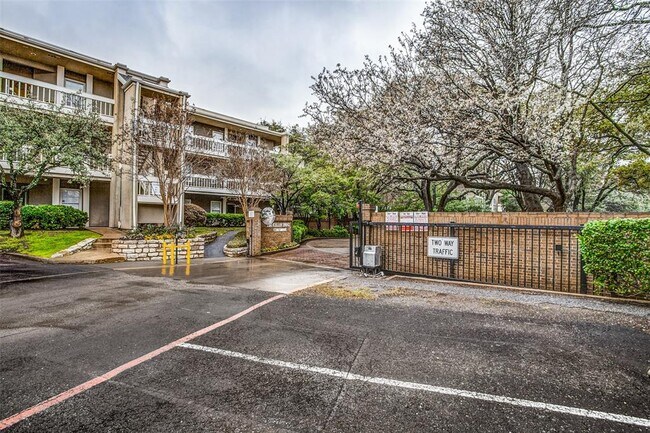 Building Photo - 5310 Keller Springs Rd