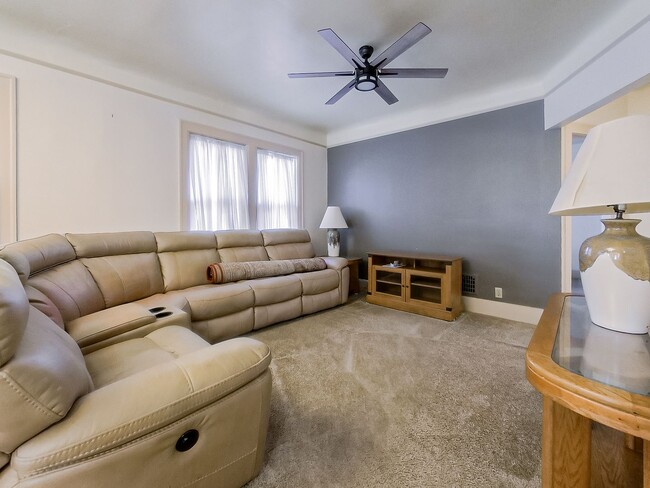 Foto del edificio - Welcome to this beautiful 2 bedroom, 2 bat...