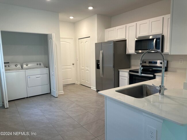 Building Photo - 168 Tidal Bch Ave