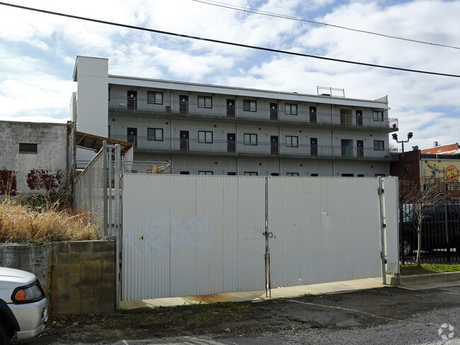 Building Photo - Madison 19