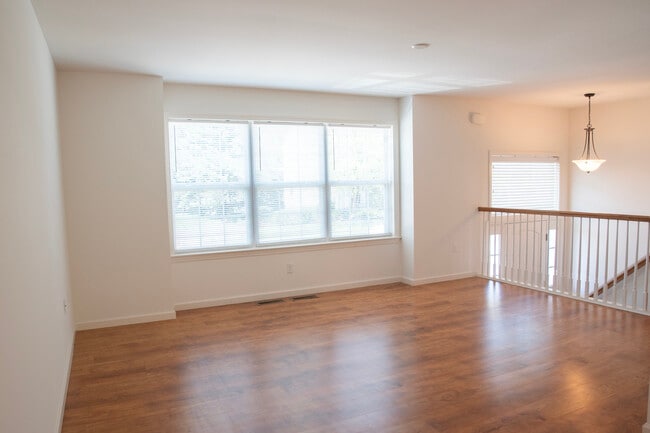 Building Photo - 635 Winding Ln