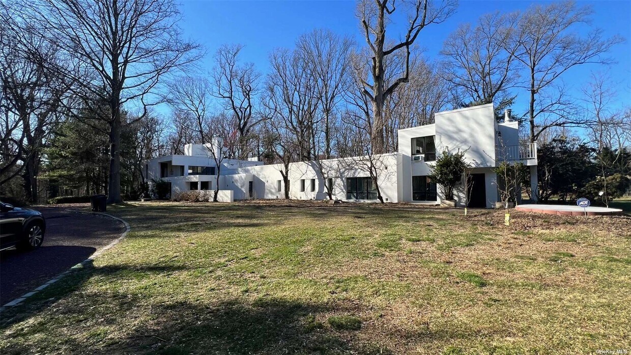 Primary Photo - 3 Mill Pond Ln