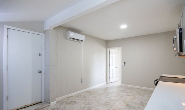 Foto del edificio - 516 N Roosevelt Ave