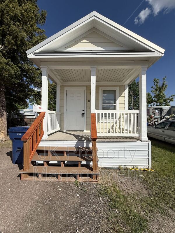 Building Photo - 600 17th Ave S