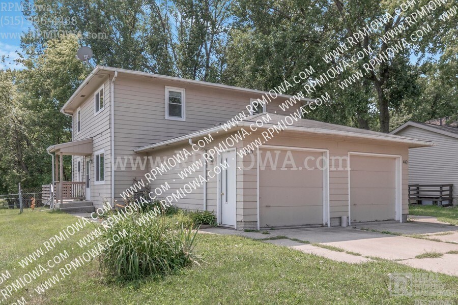 Primary Photo - FENCED YARD!! 2 Bedroom, 1.5 Bath Duplex i...