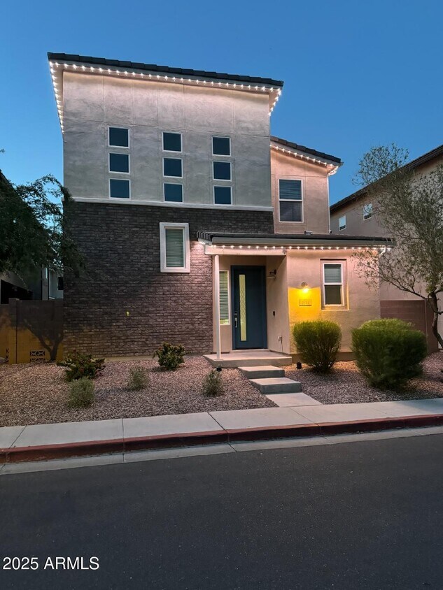 Primary Photo - 7138 W Kent Dr