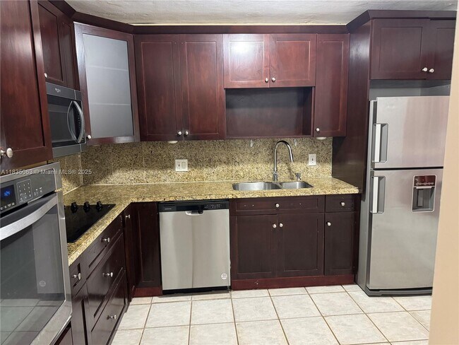 Building Photo - 417 Lakeview Dr