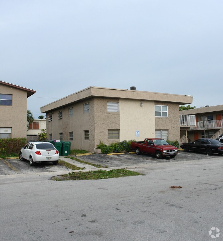 Building Photo - 3661-3671 SW 60th Ave