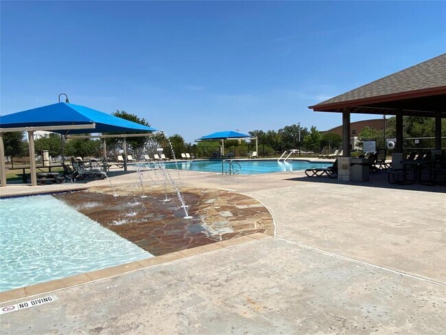 Building Photo - 1500 Big Bend Dr