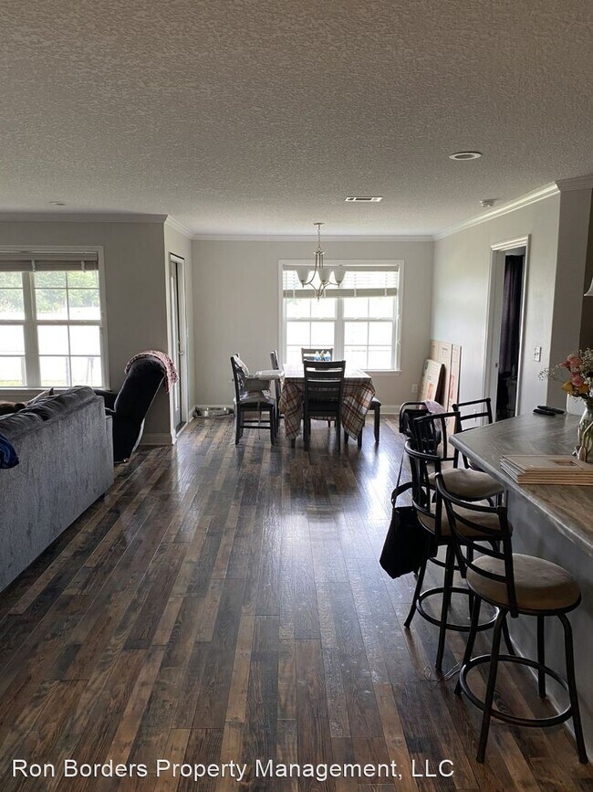 Building Photo - 3 br, 2 bath House - 397 Beaver Street Ext...
