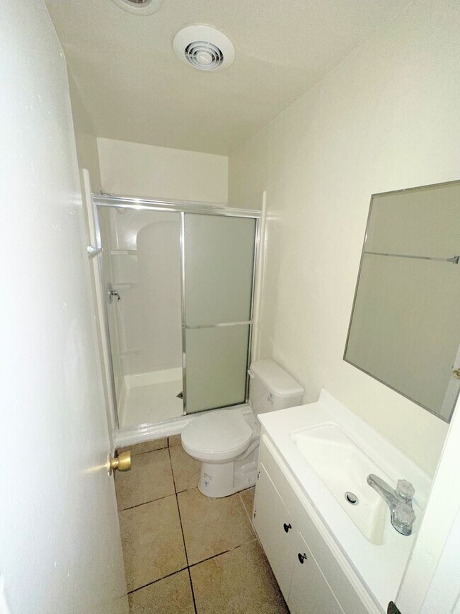 Foto del edificio - 2bd/1ba in North Hills with parking!
