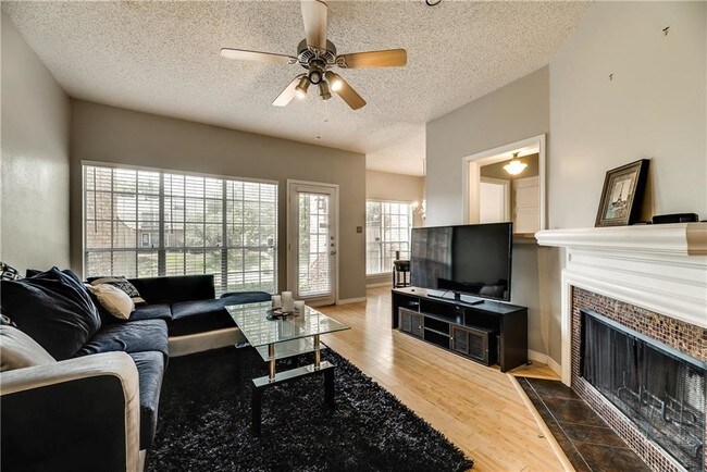 Foto del edificio - 2406 Northlake Ct