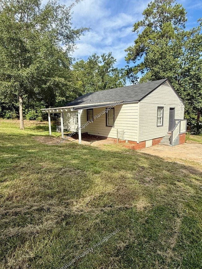 Building Photo - Elegant Engle