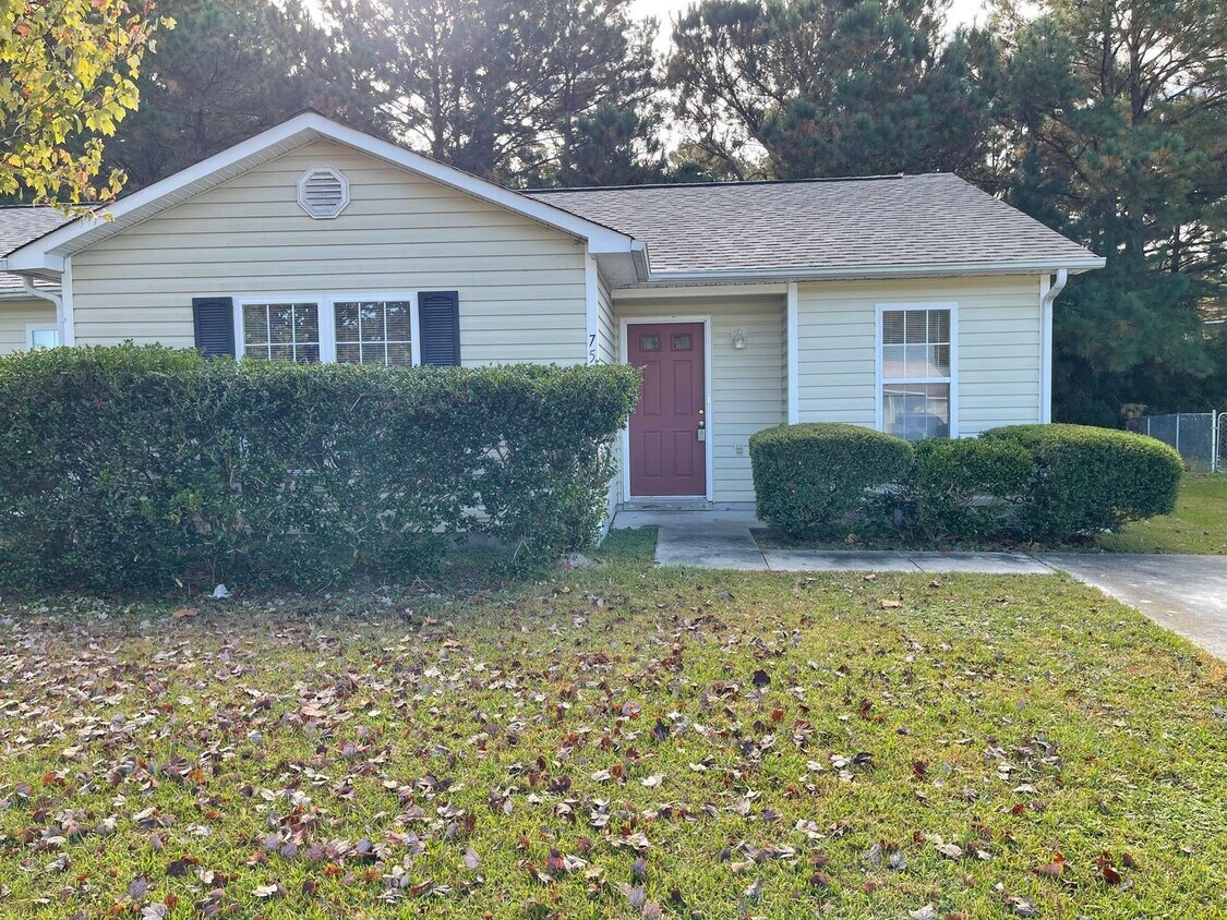 Primary Photo - Nice 2 bedroom, 2 bath duplex