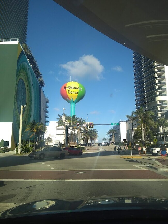 BEAUTIFULL HALLANDALE BEACH, FL - 700 Layne Blvd
