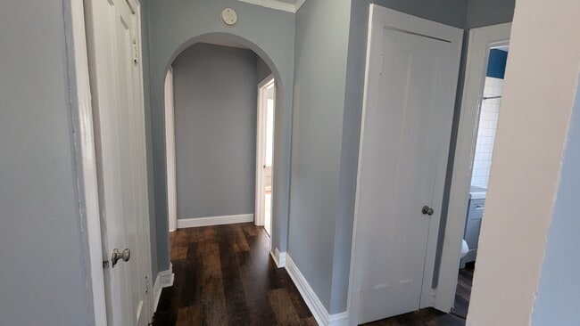 Building Photo - 7416 N Rogers Ave