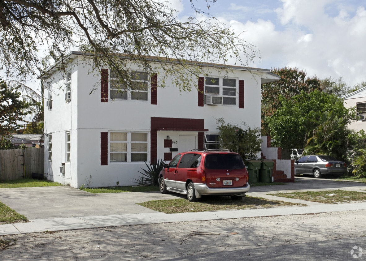 Primary Photo - 840 NE 124th St