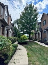 Building Photo - 1044 N Claremont Dr