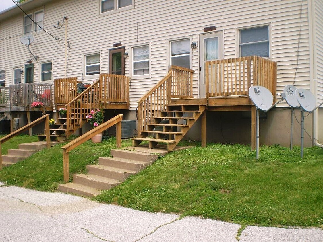 Primary Photo - 2336 N Linwood Ave