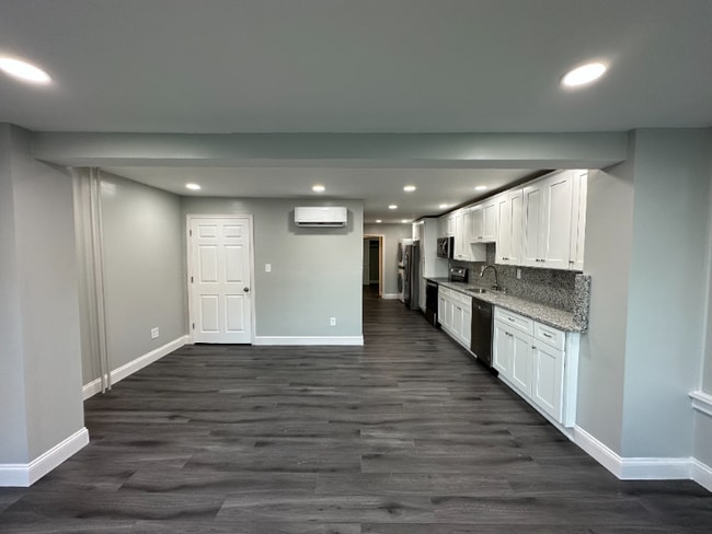 Building Photo - 870 3rd St