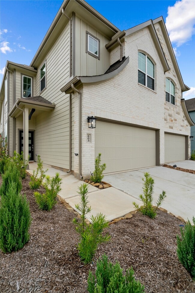 Building Photo - 603 Silver Pear Ct