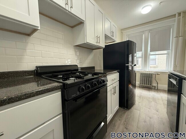 Building Photo - 231-235 Park Dr