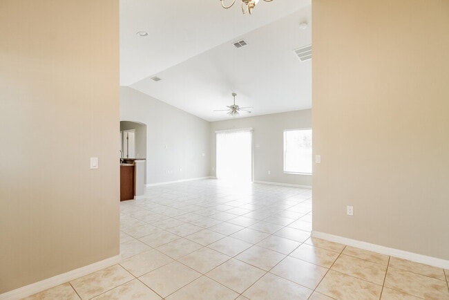 Foto del edificio - 4108 Shelter Bay Dr