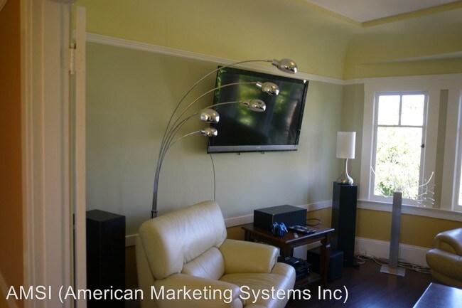 Foto del edificio - 3 br, 2 bath House - 2828 Bryant Street