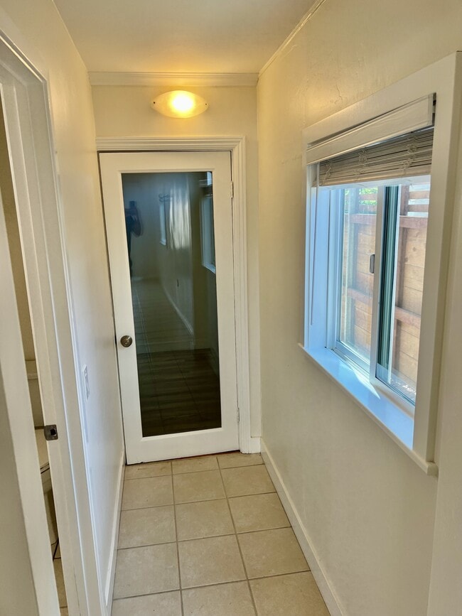 Building Photo - 4530 Del Mar Ave